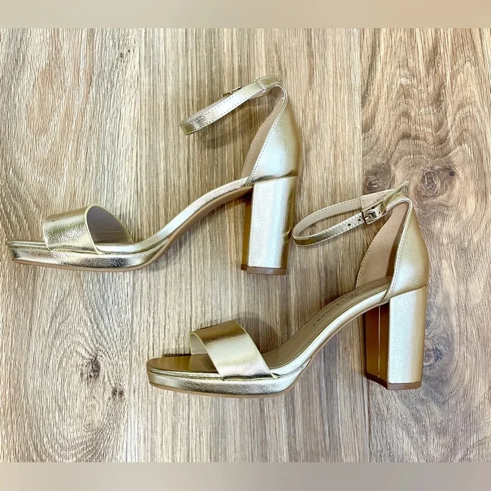 Chinese Laundry Women's Teri New Metallic Heeled Sandal Size 7.5 NWOT
